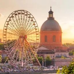 The Dôme de la Grave and the Ferris wheel on the Garonne, Toulouse